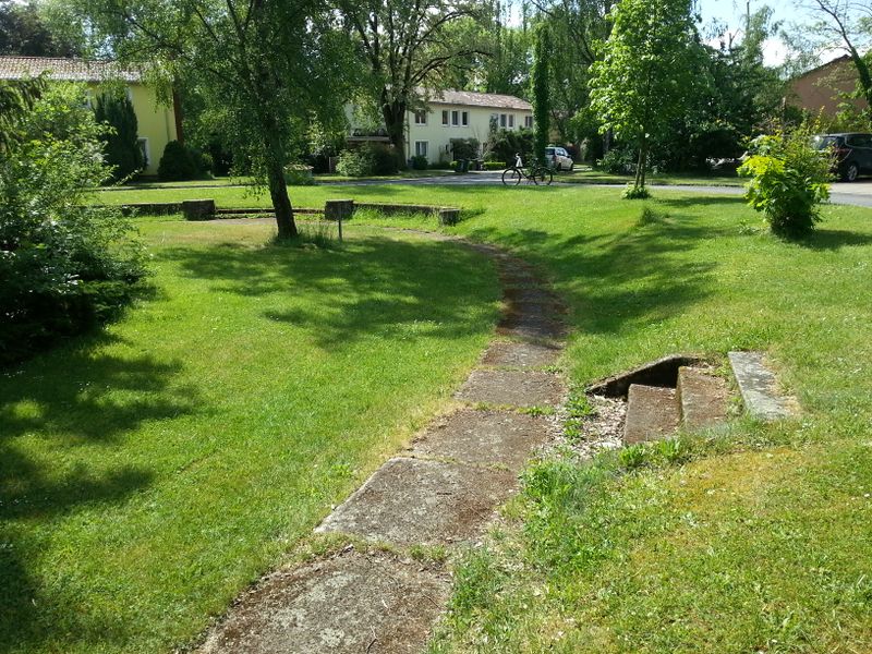 Datei:Villa Wahnsinn Teich III.jpg