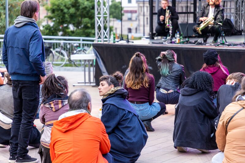 Datei:Frei Luft Galerie 2022 Eröffnung 29.jpg