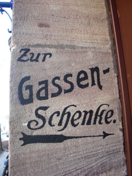 Datei:Gassenschänke.jpg