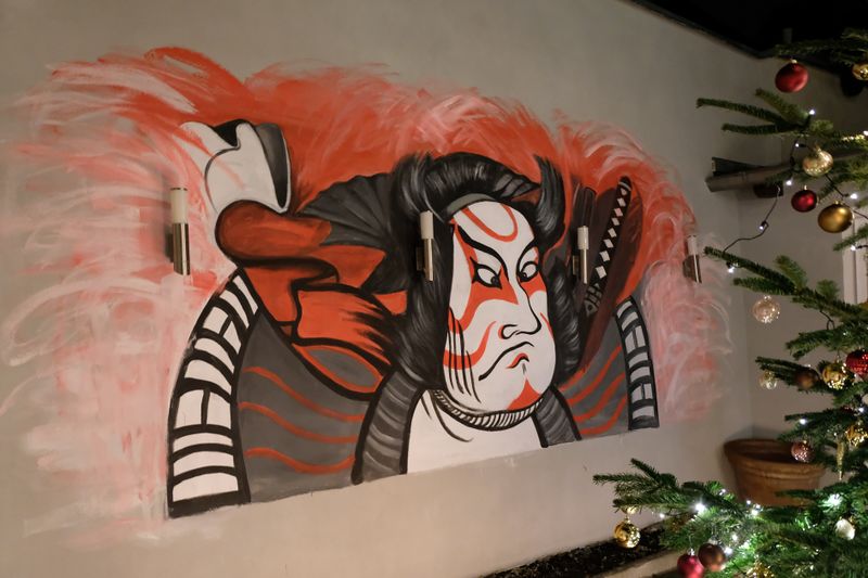 Datei:Coco Wandgemälde Innenhof.jpg