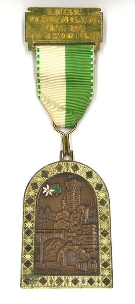 Datei:DAV Wanderorden 1979.jpg