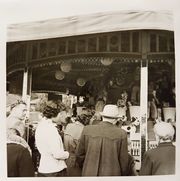 Kirchweih 1957 Spielhalle.jpg