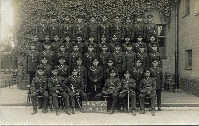 Datei:Soldaten 2 Zug 1928.jpg