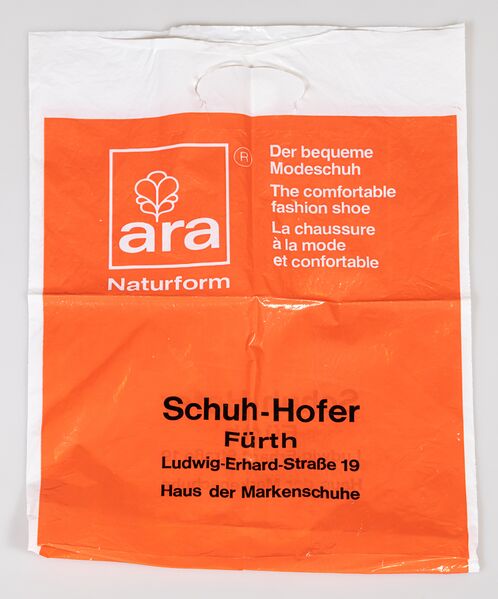 Datei:EKT018 Schuh Hofer Ludwig-Erhard-Straße 19.jpg