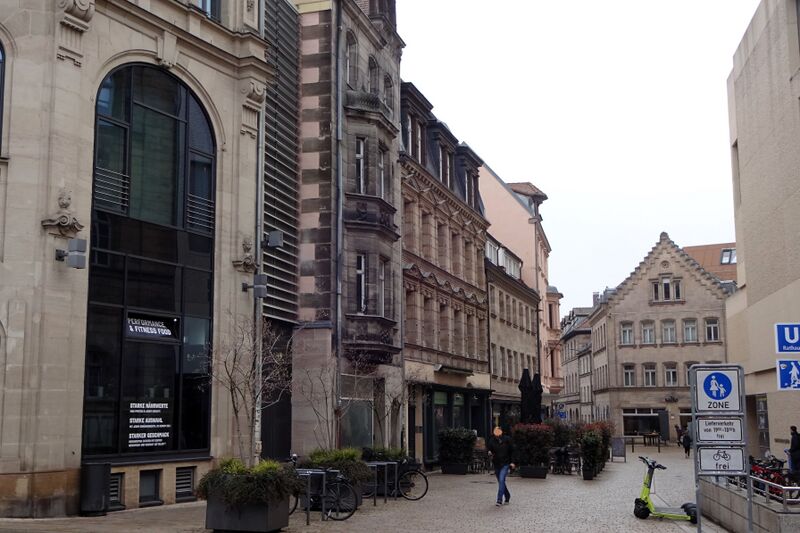 Datei:Ludwig-Erhard-Straße 1 - 2025.jpg