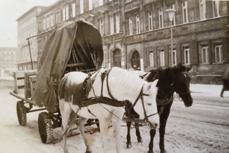 Datei:Bahnhofstraße Pferdegespann.jpg