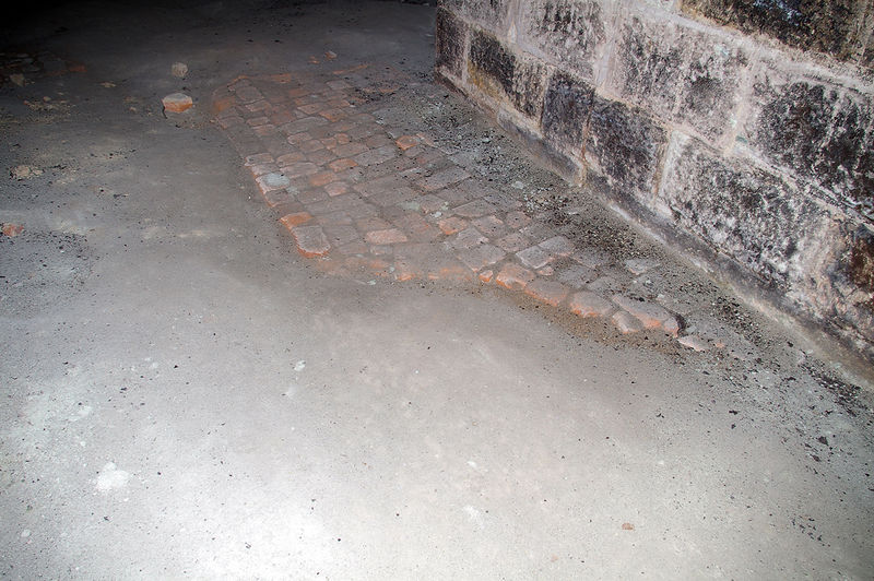 Datei:Bierkeller Burgfarrnbach 14.jpg