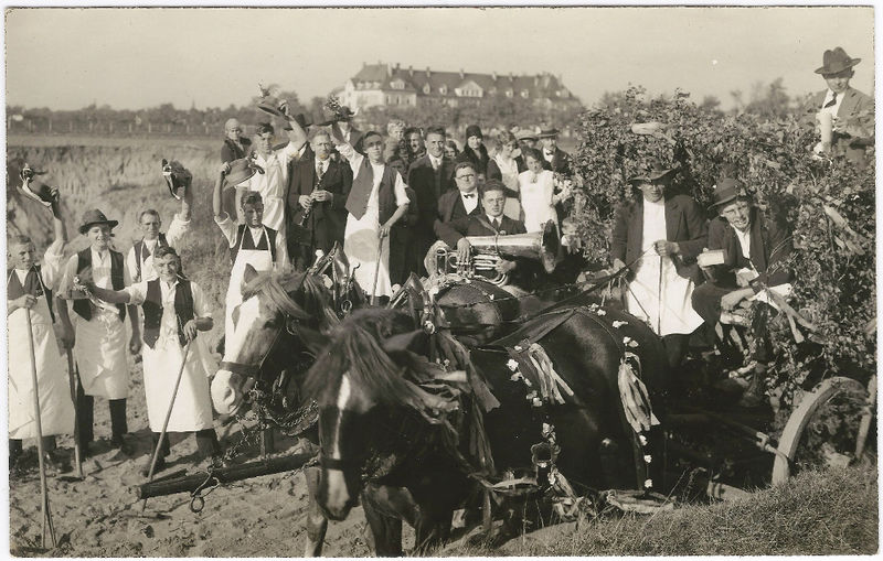 Datei:Weik-01 mit Pferdefuhrwerk.jpg