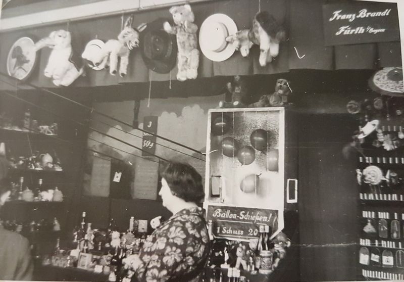 Datei:Kirchweih 1960 Schiesshalle Brandl.jpg