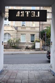 Letra Haus Eingang 2006.jpg