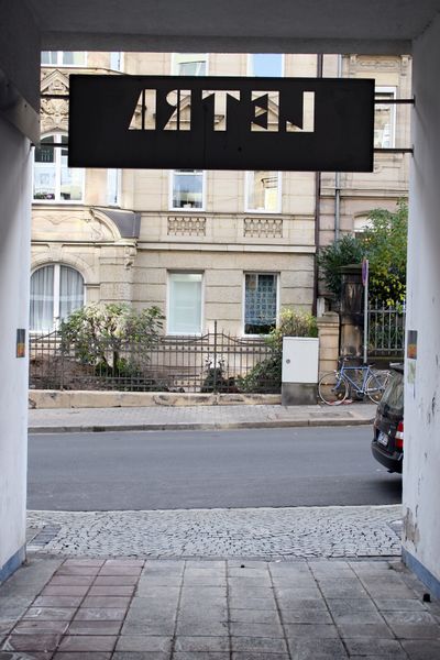 Datei:Letra Haus Eingang 2006.jpg