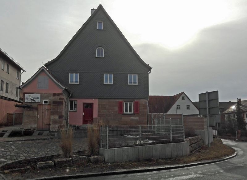 Datei:Stadeln Storchenhaus 2017.jpg