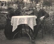 Wolfgang und Margaretha Landauer, 1924.jpg