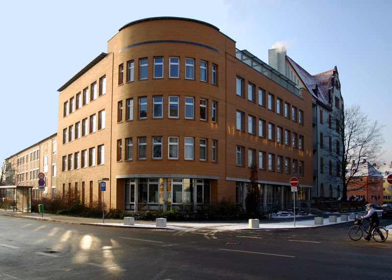 Datei:2 Pesta-Erweiterungsbau von 1996.jpg