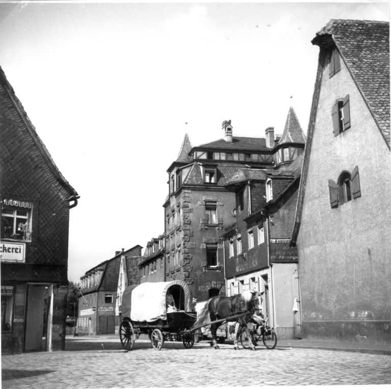 Rednitzstraße - links Nr. 40, rechts 21 - 29.jpg