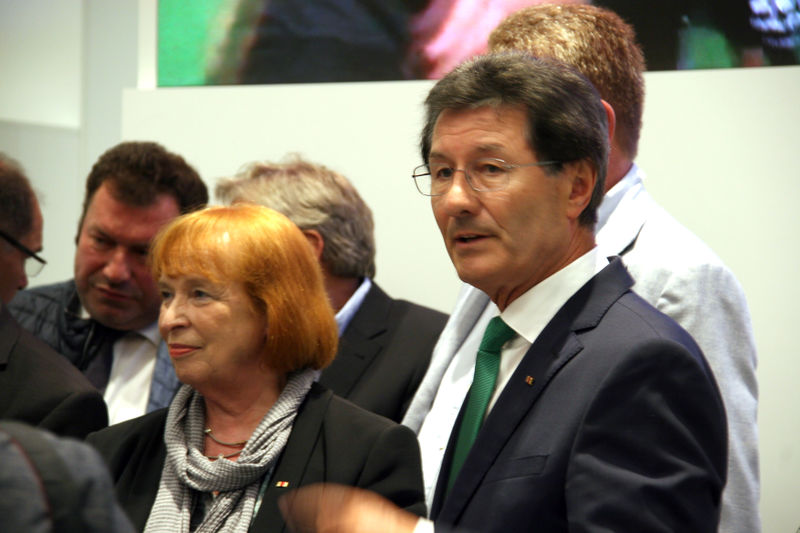 Datei:Ronhof Tribüne 2017 Hofmann Hack.jpg