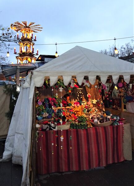 Datei:Weihnachtsmarkt 13 2022.jpg