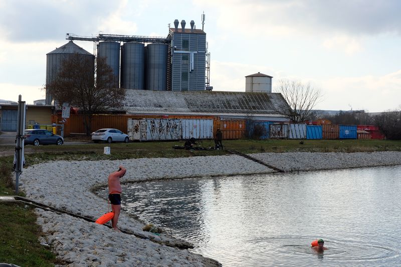 Datei:Eisschwimmer Jan 2021 4.jpg