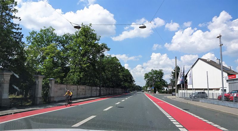 Datei:Erlanger Straße Richtung Norden 7.jpg