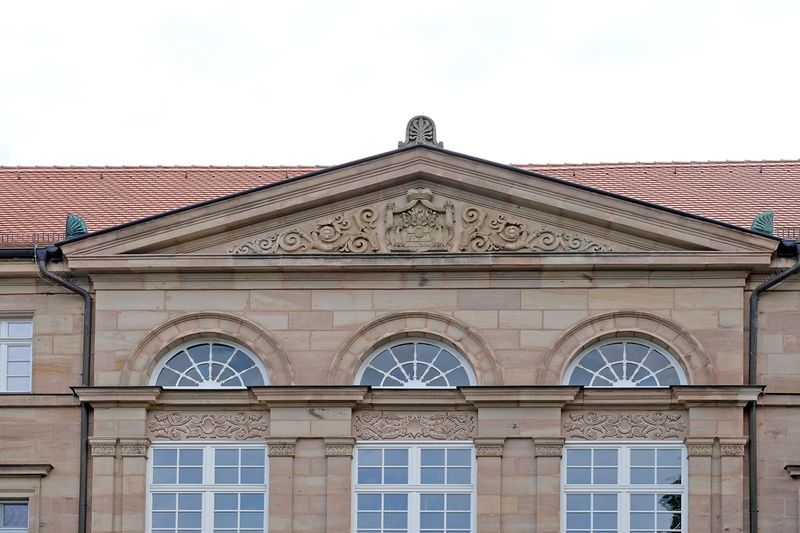 Datei:Schloss Burgfarrnbach Fassade 1.jpg