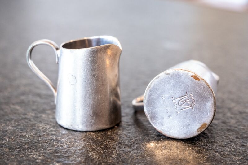 Datei:Milchkänchen Hotel Kütt.jpg