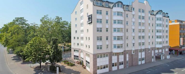 Nh furth nurnberg-065-facade.jpg