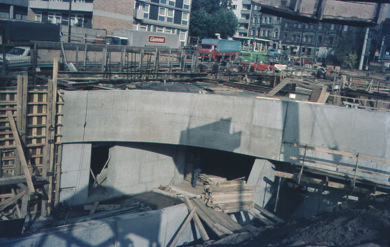 Datei:U-Bahn Baustelle Stadtgrenze-Jakobinenstraße 1980 (64).jpg
