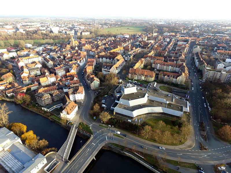 Datei:Luftbild Rednitz 2015 Stadthalle.jpg