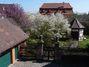 Pfarrgarten mit Salettchen im Frühjahr.JPG