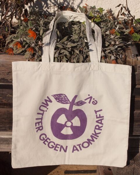 Datei:Stofftasche Mütter gegen Atomkraft.jpeg