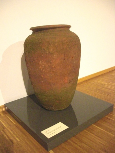 Datei:Vase Terrakottaplastik.jpg