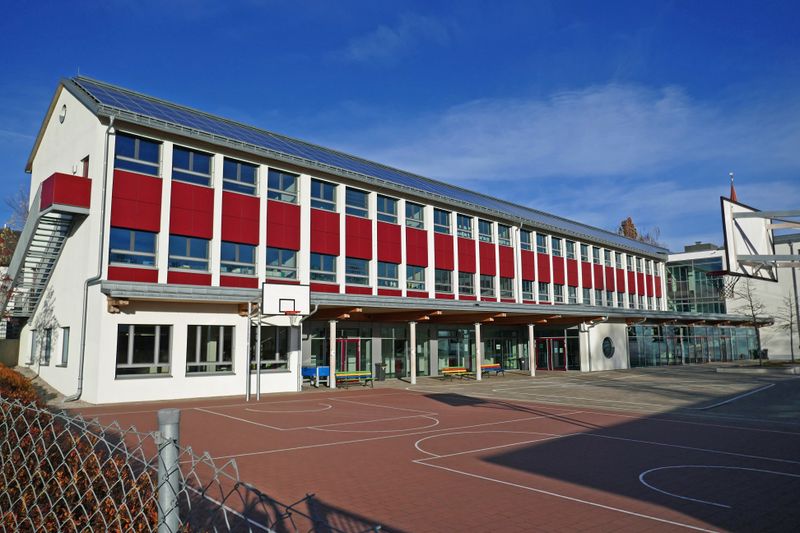 Datei:Farrnb Schule z 11 2020.JPG
