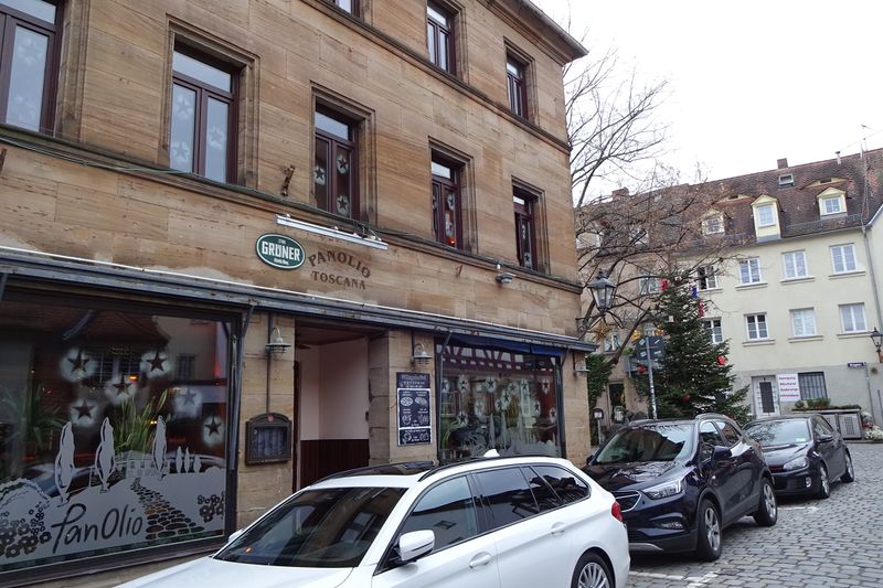 Datei:Pizzeria Panolio am Waagplatz.jpg