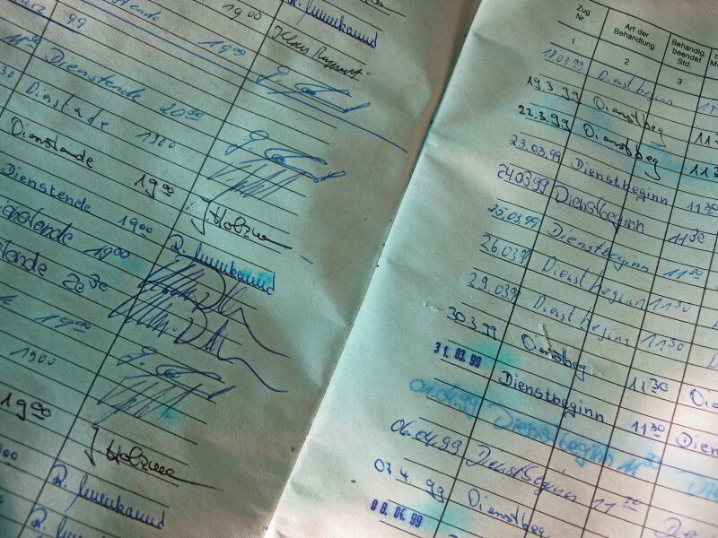 Datei:2015-09-21 Weichenstellbude 904 (09).jpg