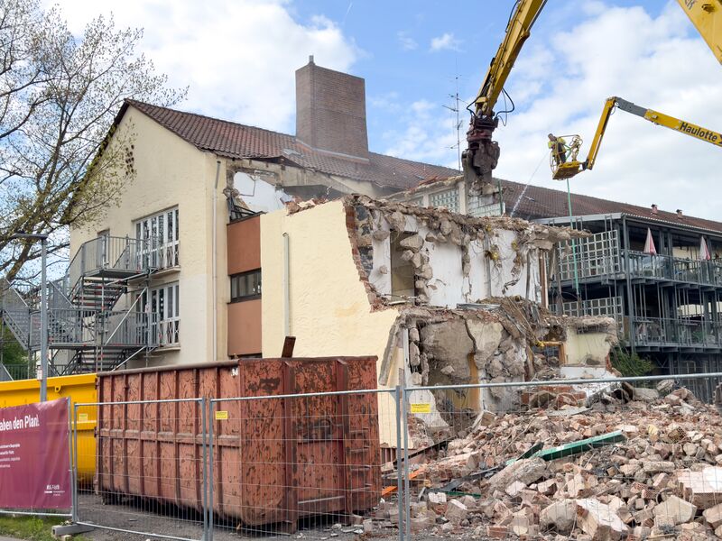 Datei:Abriss Stiftungsaltenheim April 2024.jpg