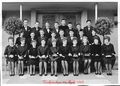 Konfirmanden 1962 mit Pfarrer <!--LINK'" 0:6--> vor dem Portal der <!--LINK'" 0:7--> Stadeln.