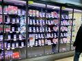 Weitestgehend leere Kühlregale im Supermarkt Tegut, aufgrund eines Cyberangriffs Mai 2021