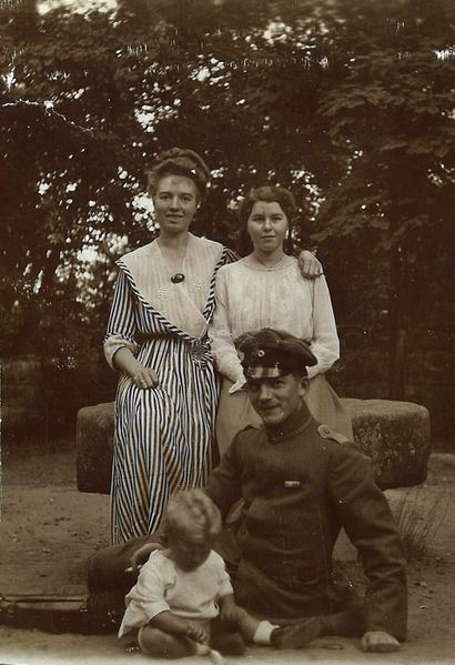 Datei:Lippert Familienalbum (4).jpg