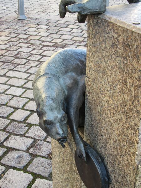 Datei:Gauklerbrunnen 2026 Tier-Details 3.JPG