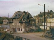 Bergstraße 28 Pinsenschaum Abbruchphase während Sanierungsprojekt bunt.jpg