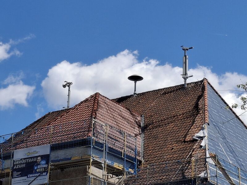 Datei:Kronacher Bunker - Mobilfunkantennen.jpg
