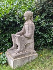 20240713 Siemensstr 32 Steinplastik seitl.jpg