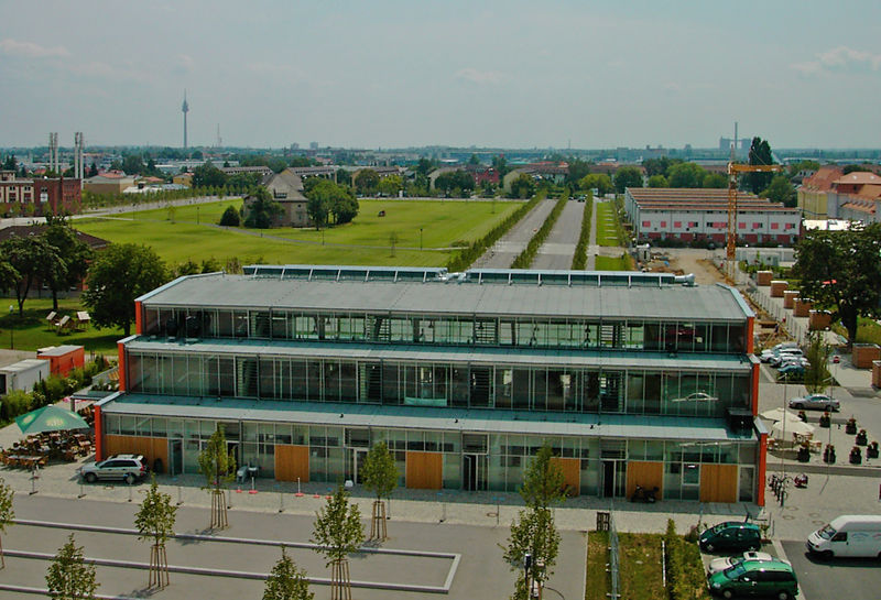 Datei:Gruene Halle 2004.jpg