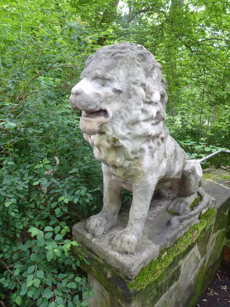 Datei:Sitzender Löwe.jpg