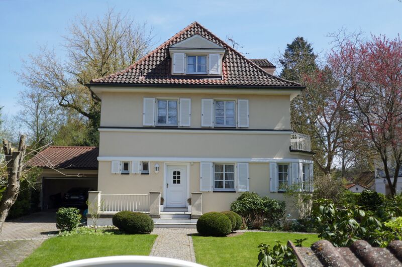 Datei:Uhlandstr 33 04 2021 2.JPG