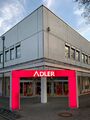 Eingang zum Adler Modemarkt in Poppenreuth, März 2021
