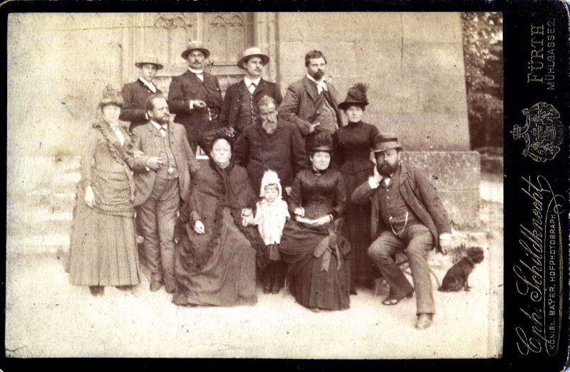 Datei:Schildknecht Gruppe mit Hund.jpg