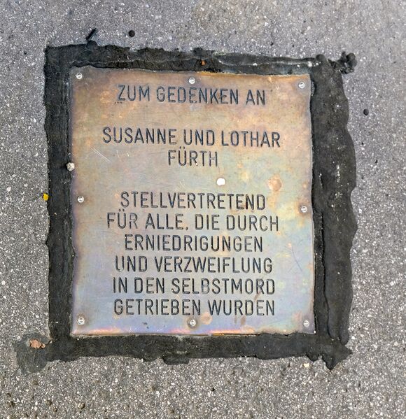 Datei:Stolperstein Wien Familie Fürth.jpg