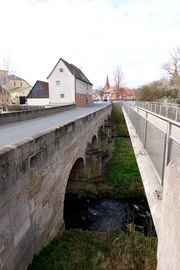 Alte Vacher Regnitzbrücke April 2020 3.jpg