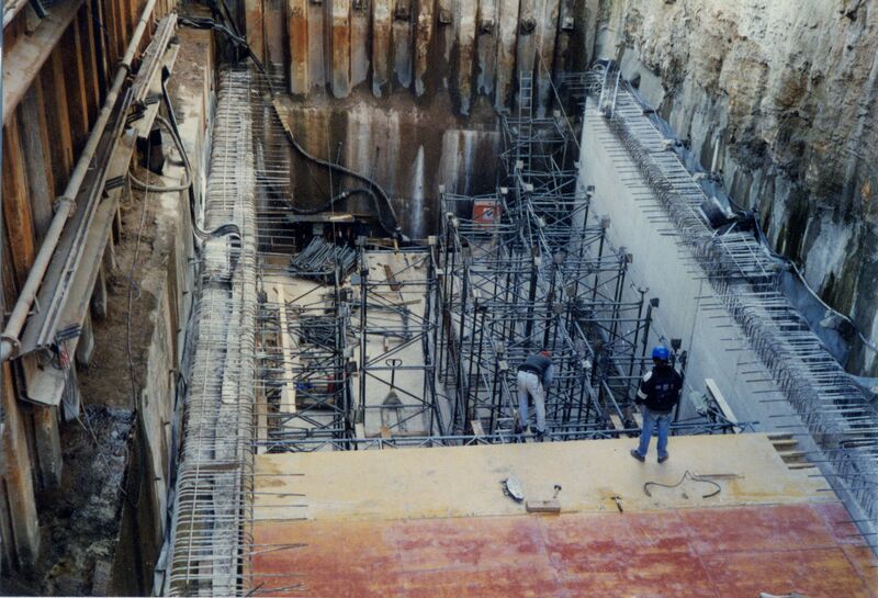 Datei:NL-FW 04 1007 KP Schaack U-Bahn Stadthalle 10.121996.jpg